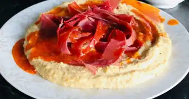 Pastırmalı Humus Tarifi: Lezzet Patlaması!