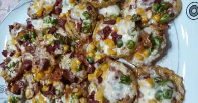 Patates Yatağı Üzerinde Lezzetli Kahvaltılık Pizza Tarifi