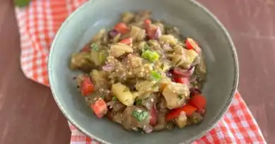 Kolay Közlenmiş Patlıcan Salatası Tarifi
