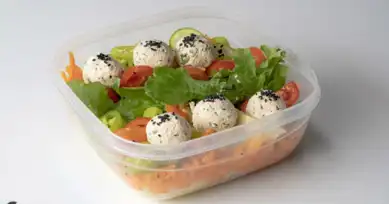 Sağlıklı ve Lezzetli Peynirli Salata Tarifi