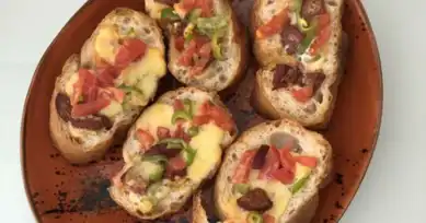 Bayat Ekmeklerden Lezzetli Pizza Ekmek Tarifi