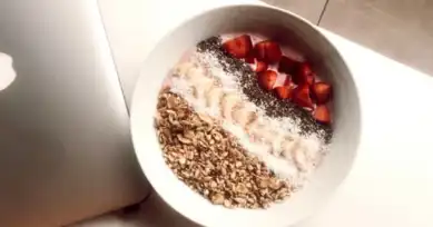 Enerji Dolu Sağlıklı Kahvaltılık Bowl Tarifi
