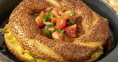 Yeni Nesil Kahvaltı: Simit Burger Tarifi!