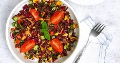 Renkli ve Lezzetli Siyah Pirinç Salatası Tarifi