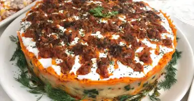 Katmanlı Soslu Patates Salatası Tarifi