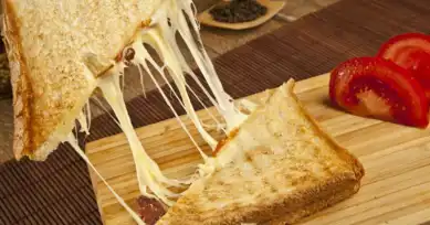 Nefis Sucuklu Kaşarlı Tost Tarifi