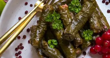 Efsane Sumaklı Yaprak Sarması Tarifi