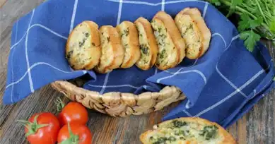 Nefis İtalyan Tarzı Sarımsaklı Ekmek Tarifi