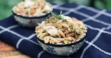 Lezzetli Tavuklu Şehriye Salatası Tarifi