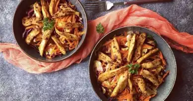 Lezzetli Tavuklu Mevsim Salatası Tarifi