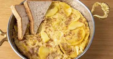 Tereyağlı Patatesli Yumurta Tarifi