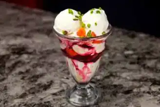 Yazın Enfes Tatlısı: Böğürtlen ve Şeftali Rüyası