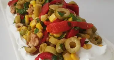 Lezzetli Yeşil Zeytin Salatası Tarifi