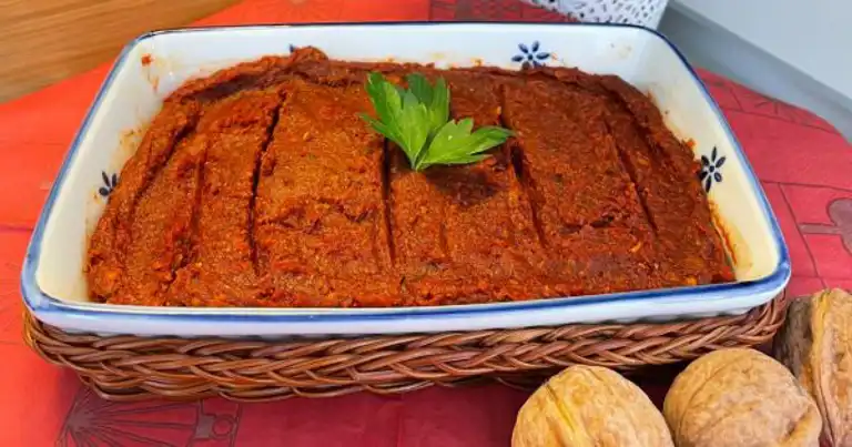 Bol Baharatlı ve Cevizli Acuka Tarifi