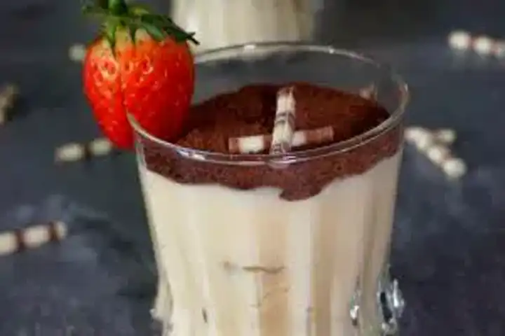 Bardakta Pratik Tiramisu Tarifi