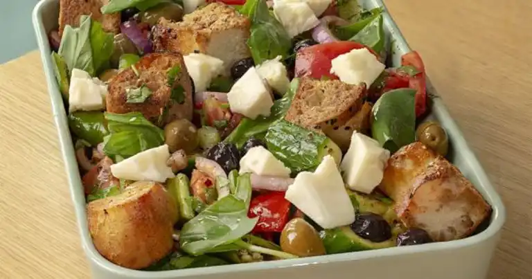 Bayat Pideli Lezzet Bombası: Domates Salatası Tarifi