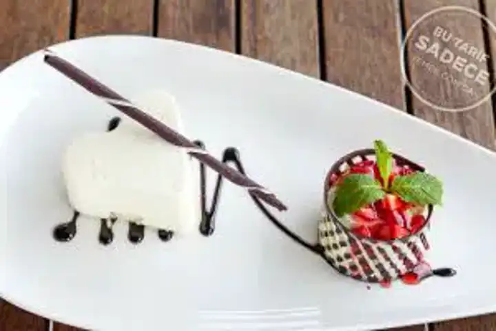 Kalp Şeklinde Beyaz Çikolatalı Mus Tarifi