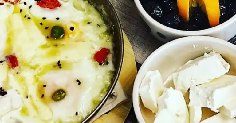 Acılı Biberli Kaşarlı Yumurta Tarifi