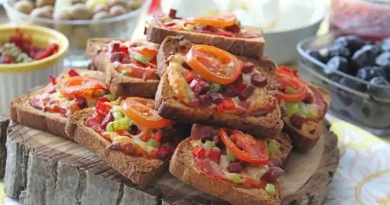 15 Dakikada Hazır Etimek Pizza Tarifi
