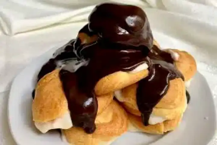 Nefis Çikolata Soslu Profiterol Tarifi