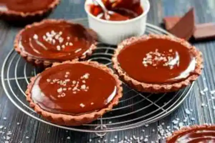 Nefis Çikolatalı Deniz Tuzlu Tart Tarifi