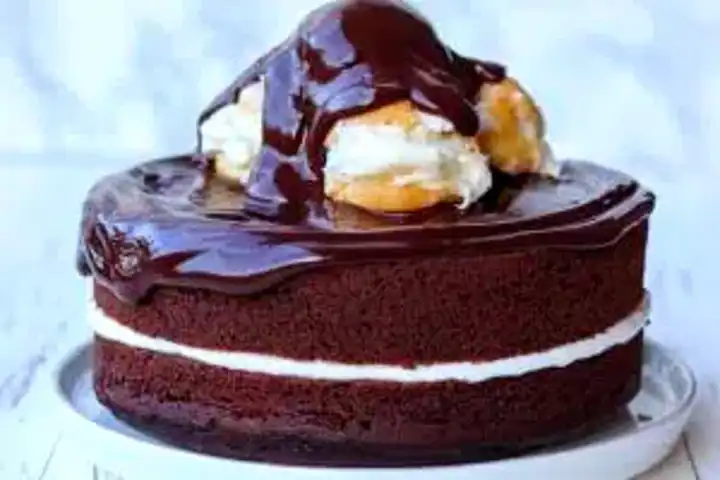 Nefis Çikolatalı Profiterollu Pasta Tarifi