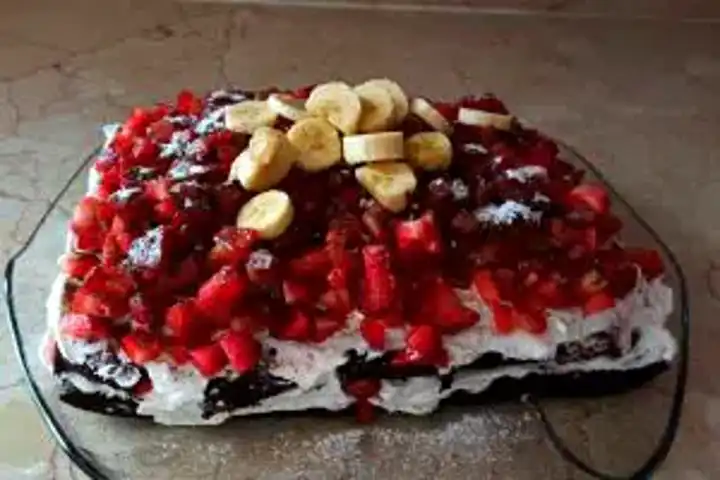 Nefis Çilekli Kolay Pasta Tarifi