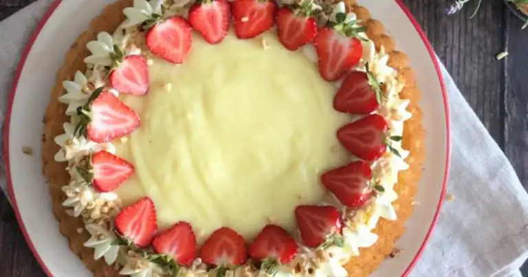 Nefis Çilekli Tart Kek Tarifi
