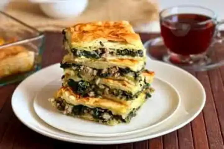Çıtır Ispanaklı Kıymalı Börek Tarifi