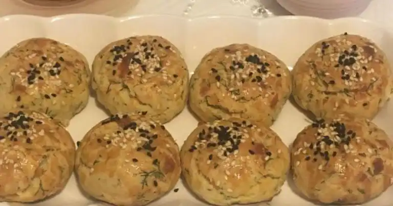Kıyır Kıyır Kaşarlı Dereotlu Poğaça Tarifi