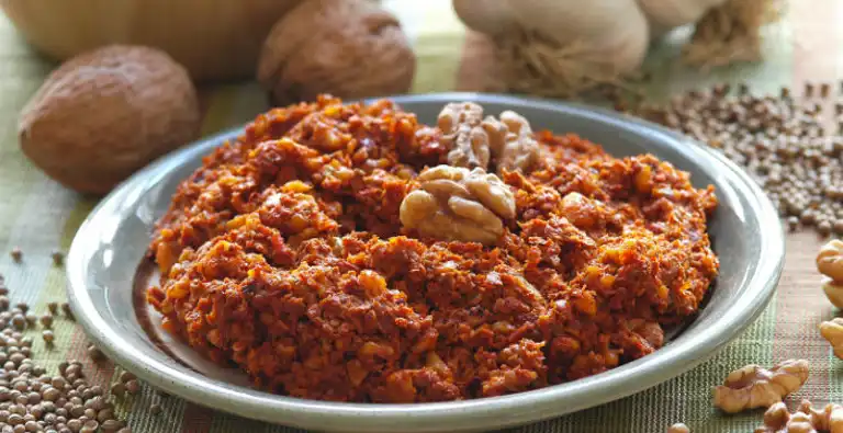 Nefis Acılı Cevizli Ezme Tarifi