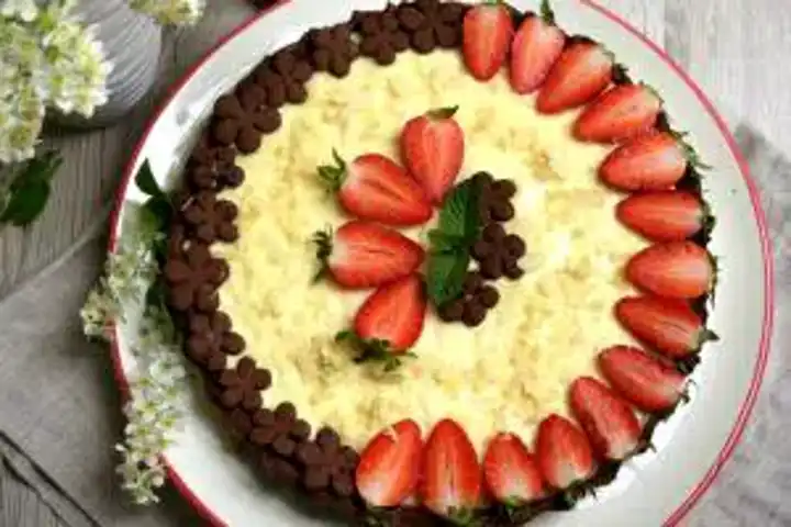 Nefis Kakaolu Çilekli Tart Tarifi