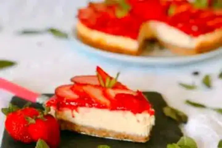 Nefis Kolay Çilekli Cheesecake Tarifi