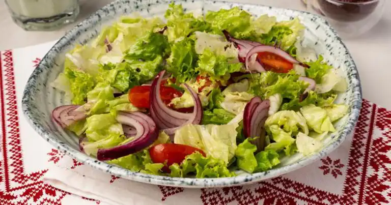 3 Malzemeyle Lezzet Patlaması: Kıvırcık Salatası