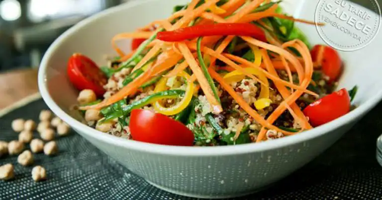 Nefis Nohutlu Kinoa Salatası Tarifi