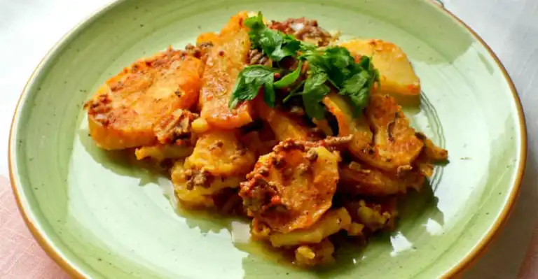Nefis Patatesli Kıymalı Yemek Tarifi