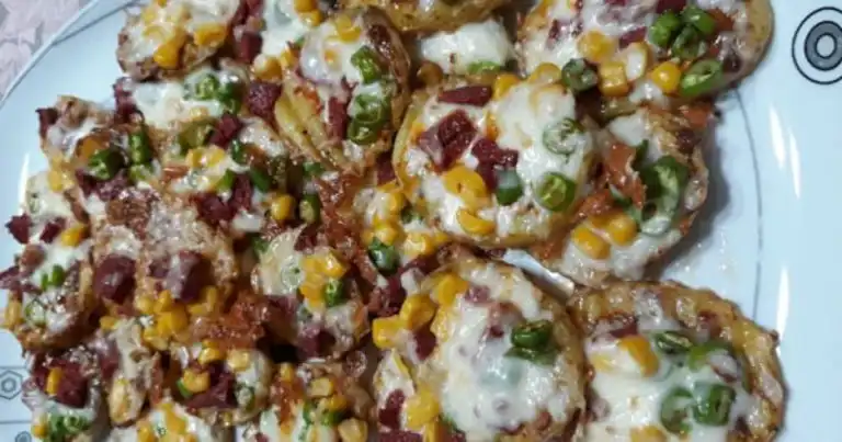 Patates Yatağı Üzerinde Lezzetli Kahvaltılık Pizza Tarifi