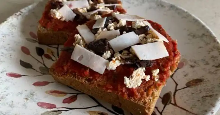 Tavada Diyet Ekmek Pizza: 155 Kaloriyle Lezzet Şöleni!