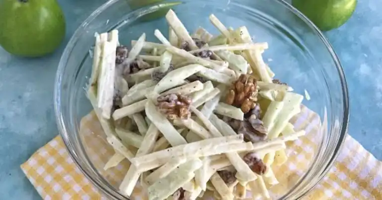 Nefis Waldorf Salatası Tarifi