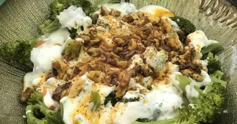 Nefis Yoğurtlu Cevizli Brokoli Salatası Tarifi