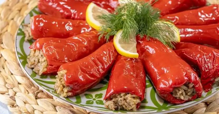 Nefis Zeytinyağlı Kapya Biber Dolması Tarifi